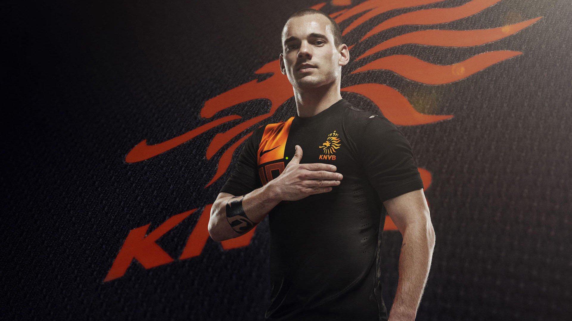 华体会app：勇士官方确认库里左腿肌肉拉伤 伤病细节纠正此前报道 季后赛征程蒙上阴影